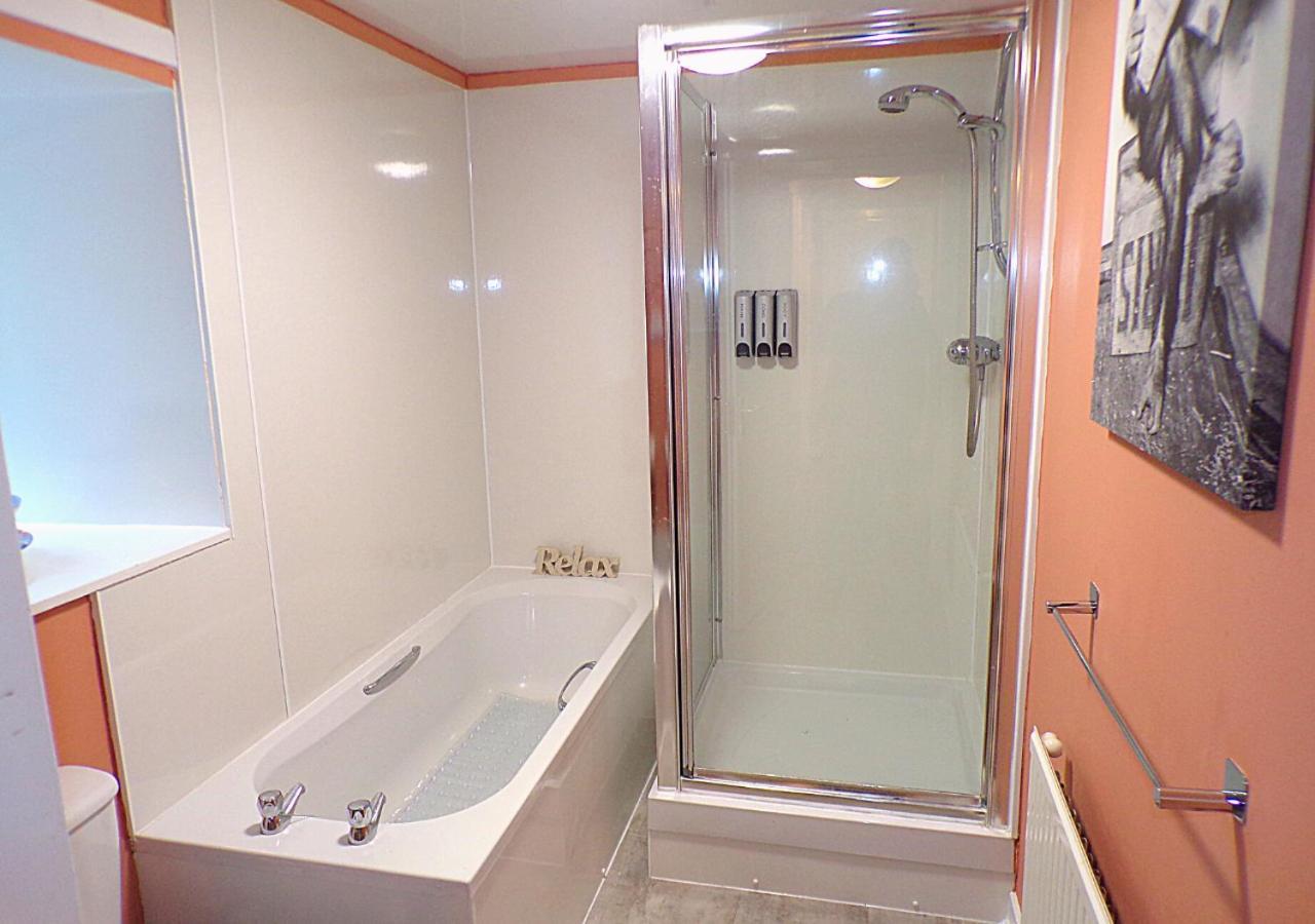 Whinstone Holiday Home In Falkland - Sleeps 8 Extérieur photo